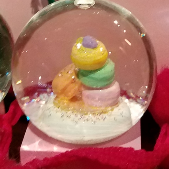 Snow Globe set;Inspired by Laduree`, the French Luxury Confectionery. - Picture 2 of 10